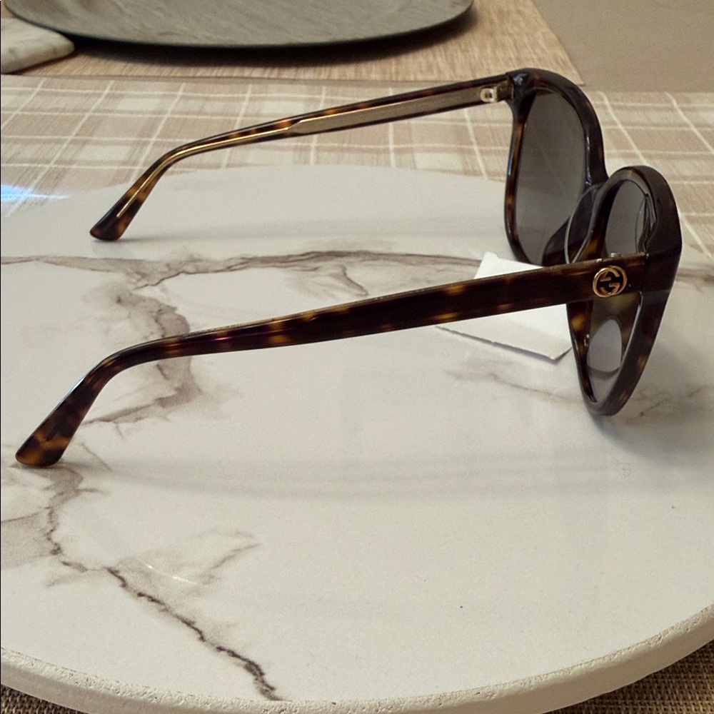 Gucci Brown Tortoise Sunglasses - Picture 6 of 14